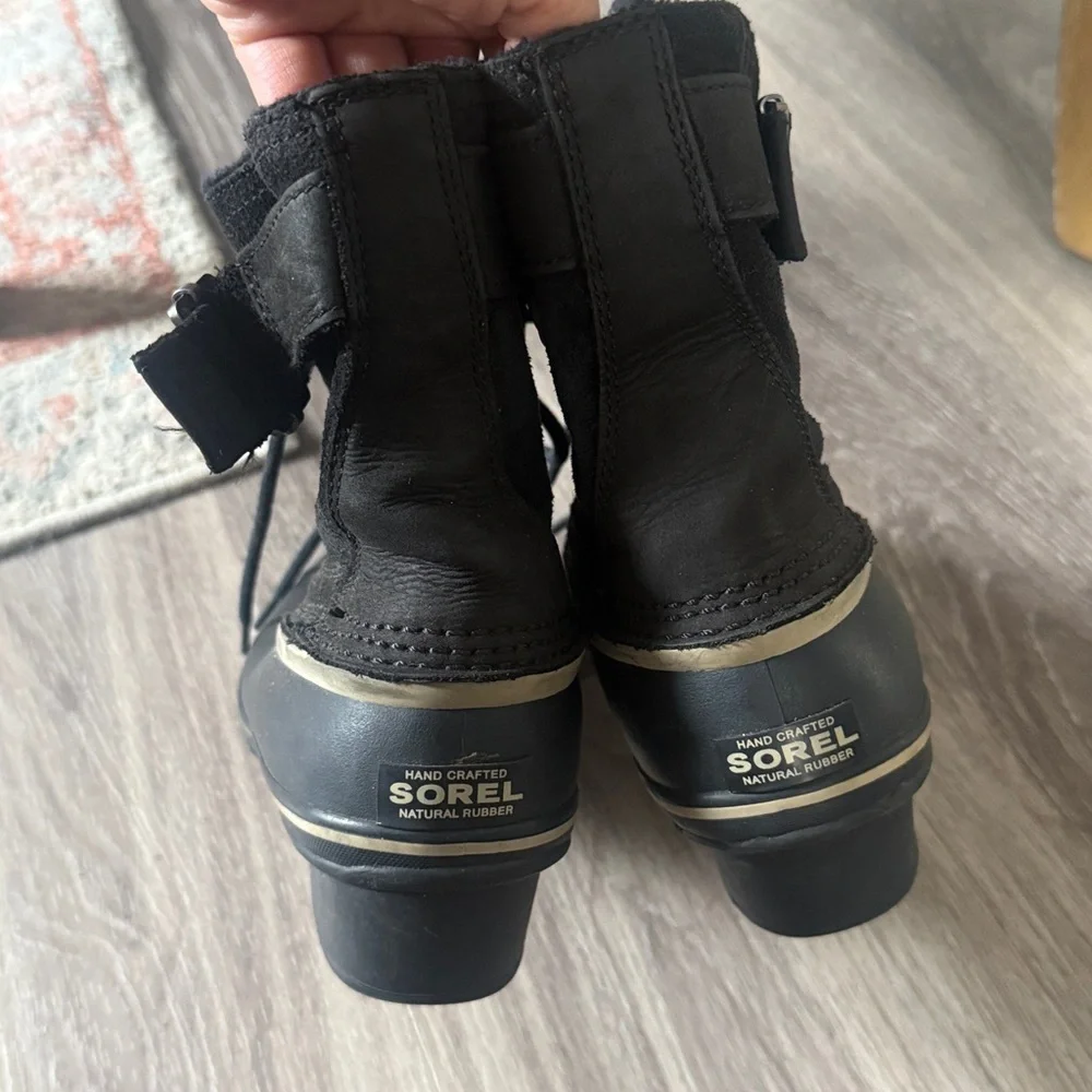 Sorel Black Women's Winter Lace-Up Boots Size 7.5 Waterproof Outdoor